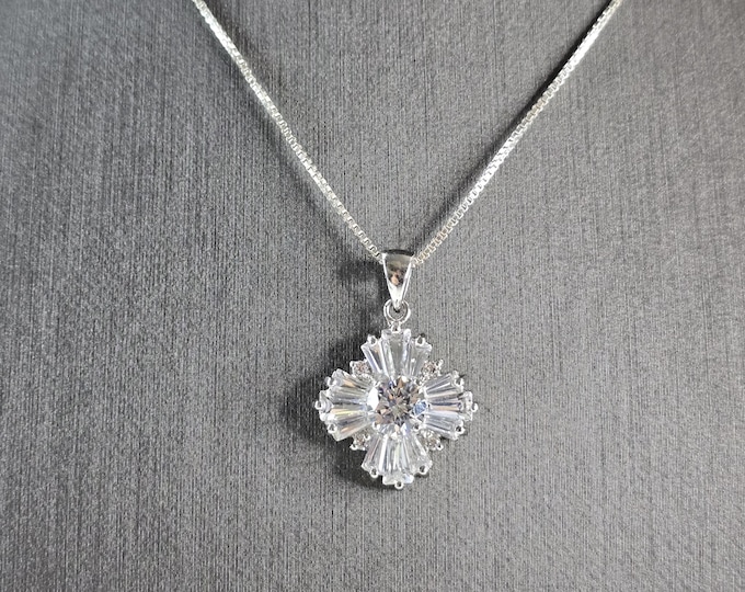 Womens Vintage Estate Sterling Silver CZ Snowflake Pendant w/ Necklace 5.1g E815