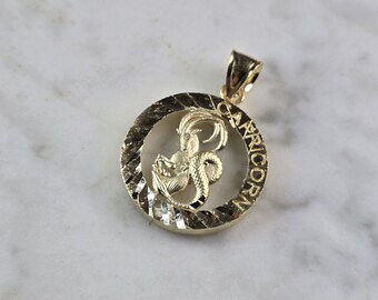 Womens Vintage Estate Gold Tone Zodiac Capricorn Pendant E2380