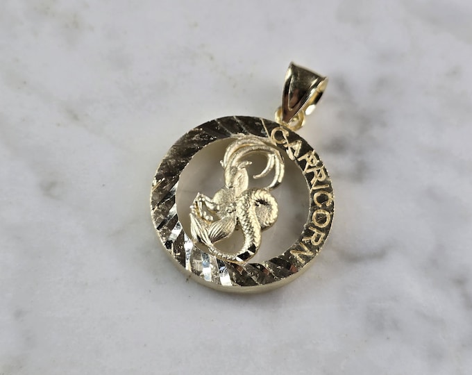 Womens Vintage Estate Gold Tone Zodiac Capricorn Pendant E2380