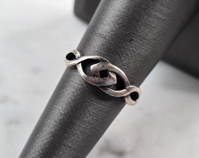 Womens Vintage Estate Sterling Silver Celtic Eternity Knot Ring 1.9g E3573