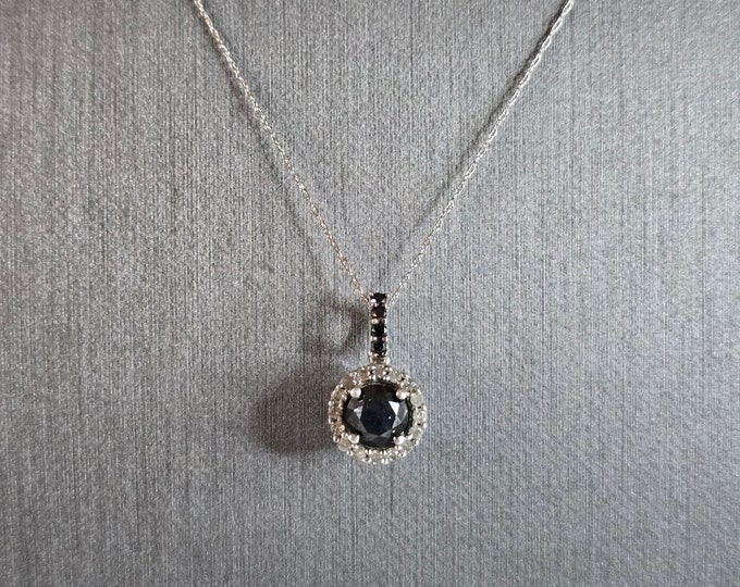 Womens Vintage Estate 10K White Gold Black Diamond Pendant Necklace 2.1g E7145