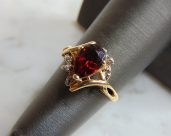 Womens Vintage Estate 10k Yellow Gold Garnet & Diamond Ring 3.1g #E2361