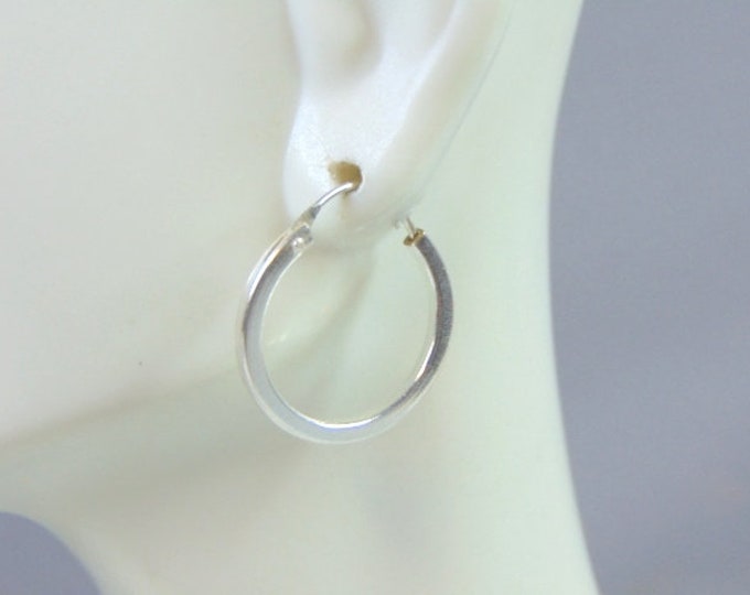 Womens Vintage Estate Sterling Silver Hoop Earrings 2g E1807