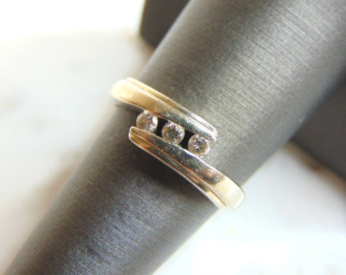 Womens Vintage Estate 10K White Gold Diamond Ring 2.9g E1308