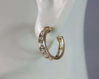 Womens Vintage Estate 14K Yellow Gold CZ Hoop Earrings, 1.7g E2456