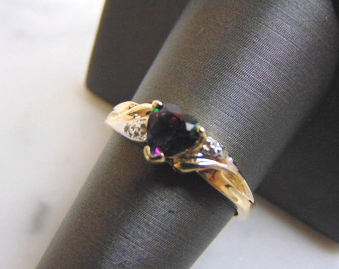 Womens Vintage Estate 10k Gold Mystic Topaz ? & Diamond Heart Ring 2.3g #E3863