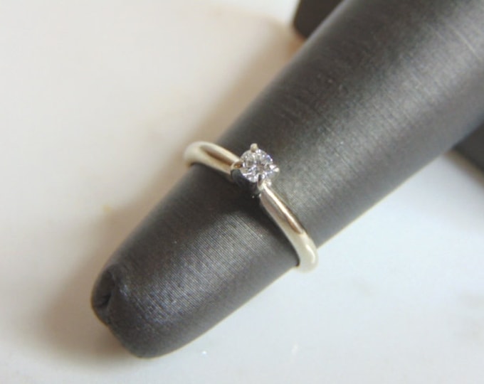 Womens Vintage Estate 14k White Gold Solitaire Diamond Ring 1.9g  E905