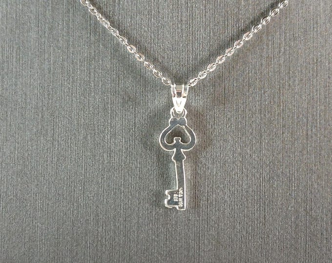 Womens Sterling Silver Key to My Heart Pendant Necklace 2.1g #E3495