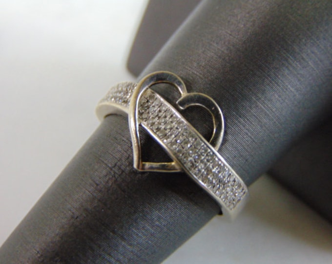 Womens Vintage Estate 10K White Gold Diamond Heart Ring 2.7g E2075