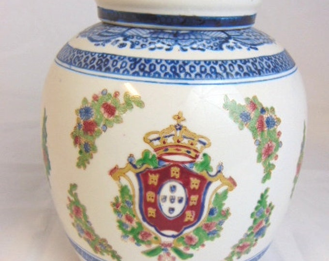 Decorative Chinese Porcelain Floral Urn Vase Jar