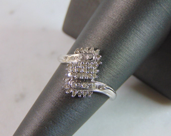 Womens Vintage Estate 10K White Gold Diamond Cluster Ring 2.5g E772