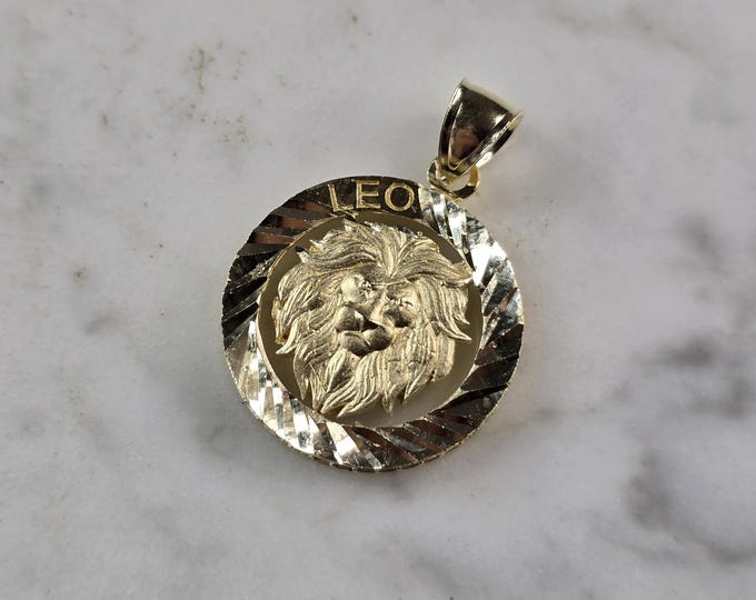 Womens Vintage Estate Gold Tone Zodiac Leo Lion Pendant E2385