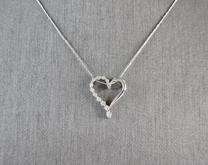 Womens Vintage Estate 10k White Gold Diamond Heart Pendant Necklace 1.4g  E7213