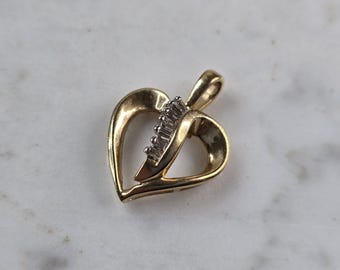 Womens Vintage Estate 10K Yellow Gold Diamond Heart Pendant 1.8g E3421
