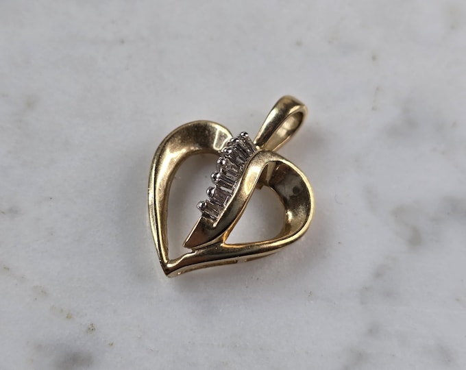 Womens Vintage Estate 10K Yellow Gold Diamond Heart Pendant 1.8g E3421