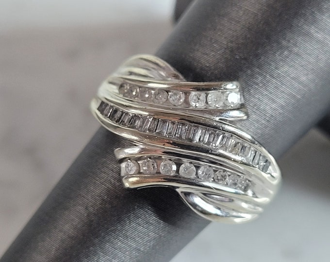 Womens Vintage Estate 10K White Gold Diamond Ring 4.7g E6095