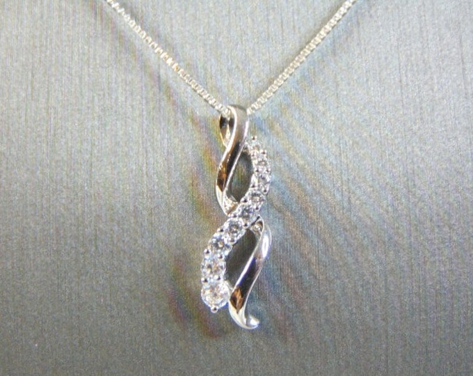 Womens Vintage Estate Sterling Silver CZ Pendant W/ Necklace 4.1g E4256