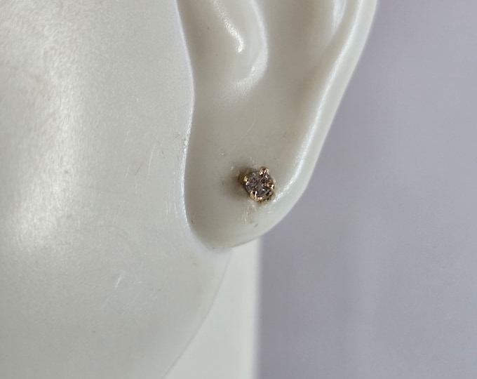 Pr 14K Yellow Gold .06ct Diamond Stud Earrings 0.5g E7116