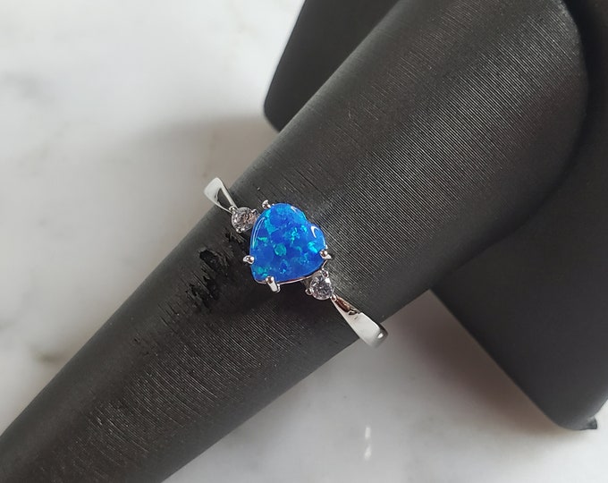 Womens Sterling Silver Modernist Blue Opal Heart Ring 1.9g E4000