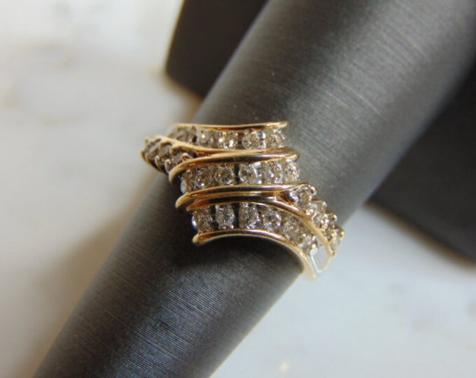 Amazing Womens Vintage Estate 10K Yellow Gold & Diamond Ring 3.9g #E2961