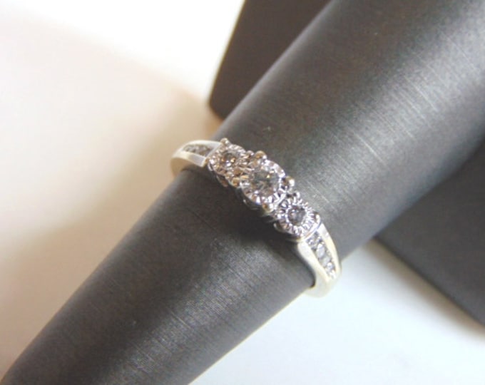 Womens Vintage Estate 10K White Gold Diamond Ring 2.7g E863