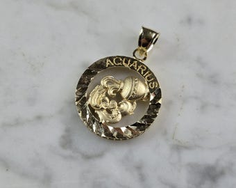 Womens Vintage Estate Gold Tone Zodiac Aquarius Pendant E2372