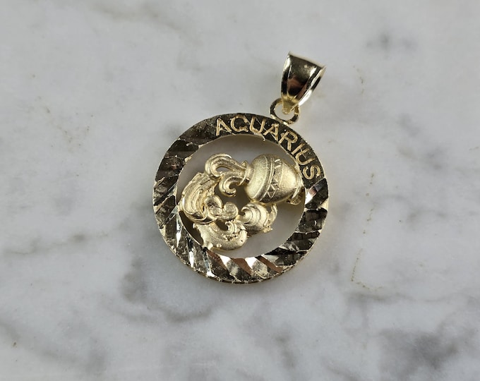 Womens Vintage Estate Gold Tone Zodiac Aquarius Pendant E2372
