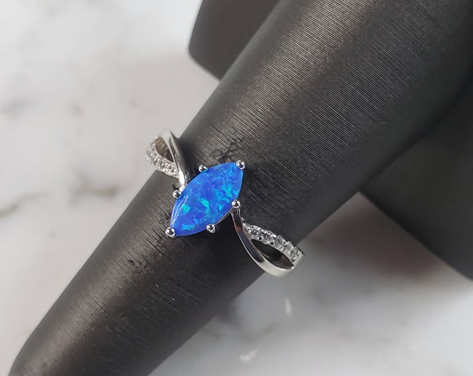 Womens Estate Sterling Silver Modernist Blue Opal & CZ Ring 2.6g E6454