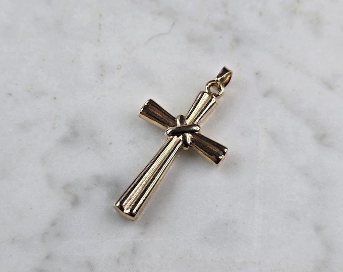 Womens Vintage Estate 10k Yellow Gold Religious Cross Pendant 0.9g #E6576