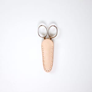 Small scissor case, leather scissor case, embroidery scissor, scissor case, thread cutter cover, thread snips case, scissor cover