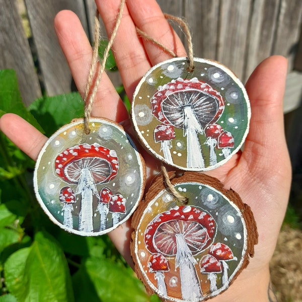 Toadstool woodslice hangers