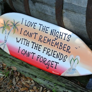 Cadeau meilleur ami. Panneau en bois de planche de surf. Décoration de terrasse de piscine. Art mural bar. Planche de surf en bois J'aime les nuits dont je ne me souviens pas