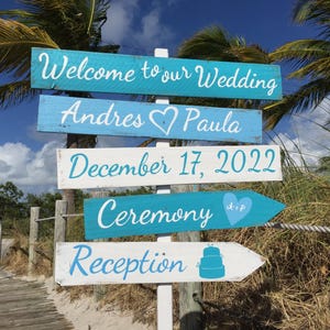 Welcome wedding beach direction sign with names, Destination wedding decor gift for couple, ceremony arrow guest guide sign post