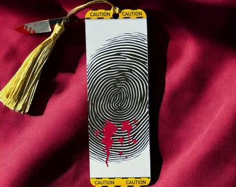 True Crime Charm bladwijzer vingerafdruk bloedspatten ontwerp voor boekenliefhebbers cadeau voor lezers plaats delict mysterie cadeau detective lezer cadeau