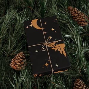 Black Gold ACOTAR Themed Wrapping Paper Night Court Collection Rhysand Wing Pattern Details Star Mountain Artwork Beautiful Gift Wrap Elegant Present Packaging Special Occasion Paper Multiple Size Options Quality Construction