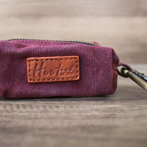 Porte-sac en toile ciré - Maroon Wine Burgundy Plum Maroon - Pet Leash Clip On Accessory - Porte-sacs à déchets