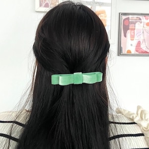 Clipe de laço de cabelo verde sábio, fita de cabelo de veludo de luxo, para cabelos grossos e finos, acessórios de cabelo divertidos e modernos para damas de honra, clipe de presilha