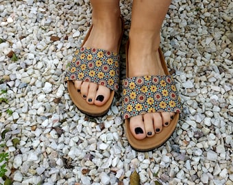 Daisy covers for the 'Ethical Magic Sliders' made of cork fabric for your upcycled sandals