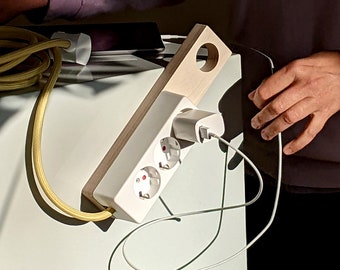 Magnetische Steckerleiste STROMER Mini –  mit Basis aus Restholz, Mehrfachstecker mit farbigem Textilkabel