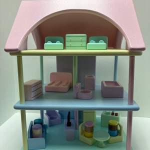Wooden Toy Dollhouse W 4 People and Furniture. Toddler Dollhouse