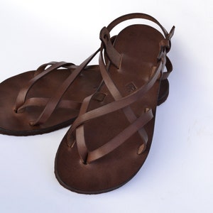 Sandales en cuir pour femmes, sandales marron, sandales aux pieds nus, femmes, sandales plates, sandales à lanières, sandales réglables, sandales confort image 1