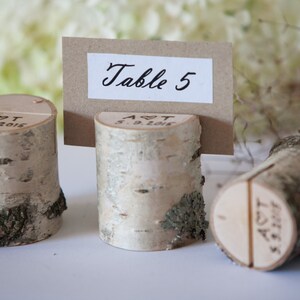 5 gepersonaliseerde rustieke bruiloft tabel nummer houders vormen berk plaats kaarthouder naam label houder, nummer tafelstandaard, rustieke bruiloft decor