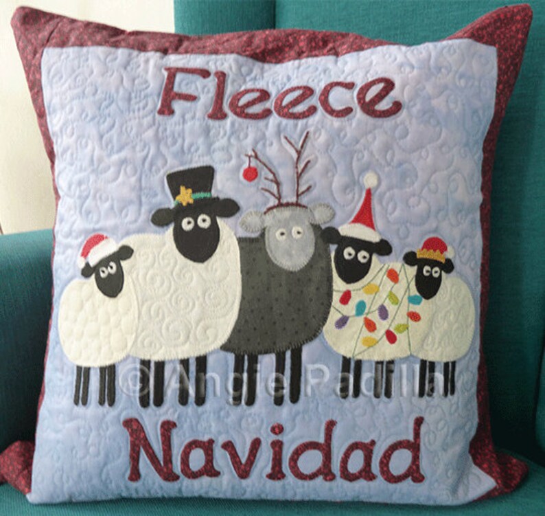 Get festive with the Fleece Navidad applique cushion cover pattern. Create a whimsical holiday decor featuring five sheep in Christmas hats. Perfect for cozy and joyful Christmas vibes.