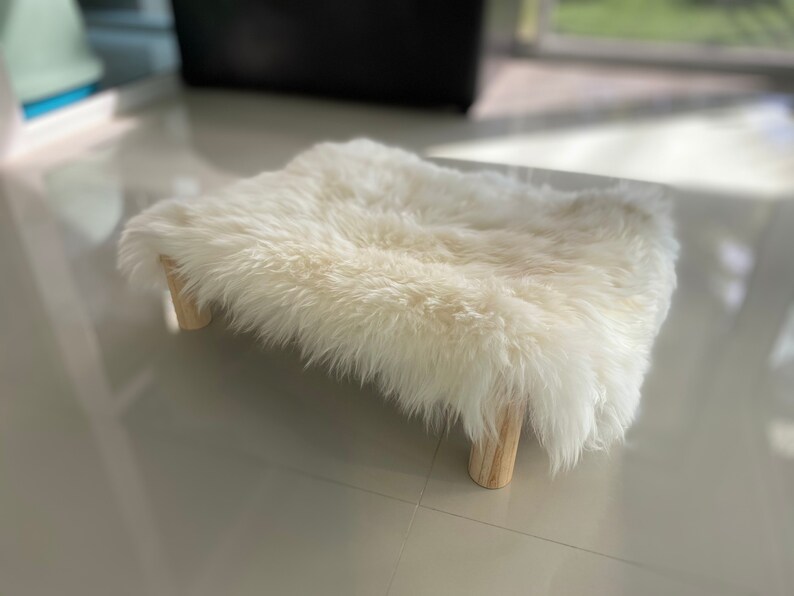 Square Shape size 50cm x 60cm 100/% Genuine Sheepskin Rug excluded Cat Bed