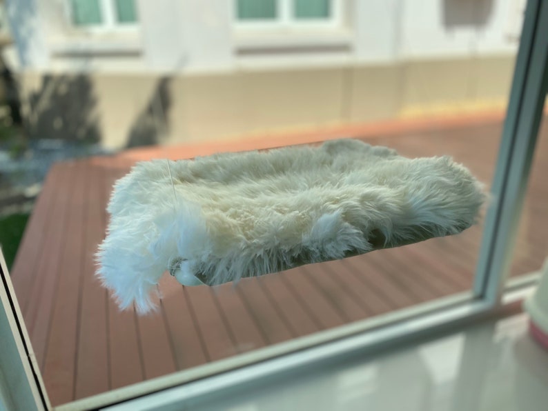 Square Shape size 50cm x 60cm 100/% Genuine Sheepskin Rug excluded Cat Bed