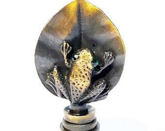 Antique Brass finish Frog on a Lily Pad with Emerald Green Crystal Eyes, Lamp Finial 2-1/2" Tall, tapped 1/4"-27 fits Standard harps