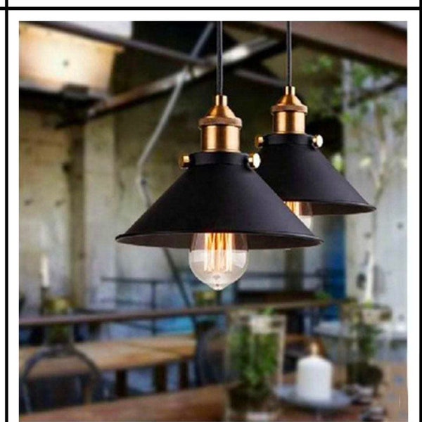 Luminaire suspendu de style industriel en métal émaillé noir du milieu du siècle avec auvent, quincaillerie et ampoule de style Edison incluse