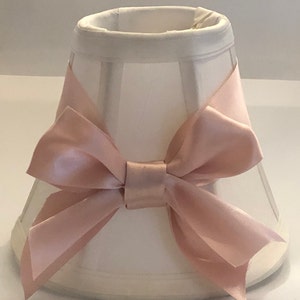 Mini Bow Shades: Pantallas para candelabros o apliques, minipantallas con clip en forma de campana, hechas a mano y a medida