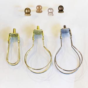 Lampenschirmadapter (Clips auf Glühbirnen) Keine Harfe erforderlich, Auswahl an runder Glühbirne oder Torpedobirne mit Auswahl an Massivmessingknauf in 5 Farben