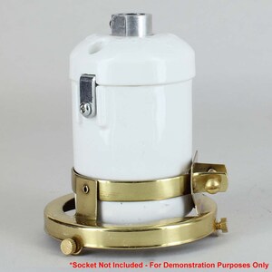 Puede incluir: Casquillo de l&aacute;mpara de cer&aacute;mica blanca con base de lat&oacute;n y abrazadera de metal. *Casquillo no incluido - Solo para fines de demostraci&oacute;n*